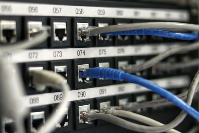 UPS untuk server dan kantor